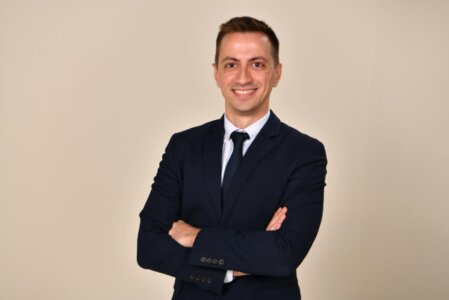 Dr. Av. Serkan Seyhan’in profesyonel portre fotoğrafı